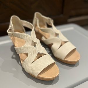 Cream women’s summer wedge